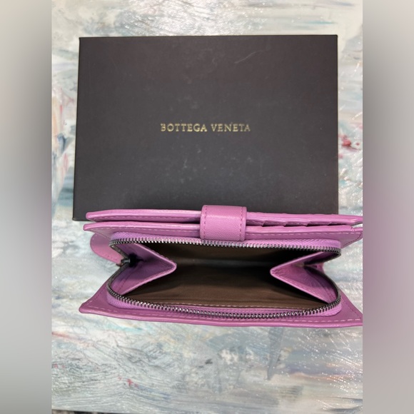 Bottega Veneta Light Purple & Animal Print Intrecciato Weave Wallet - Picture 14 of 17
